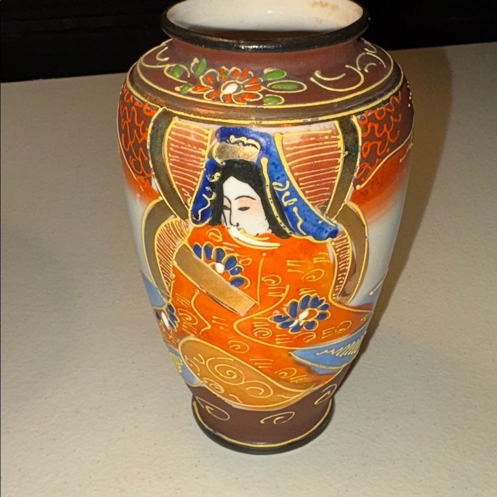 Antique Japanese Satsuma Miriage Colorful Glaze Vase